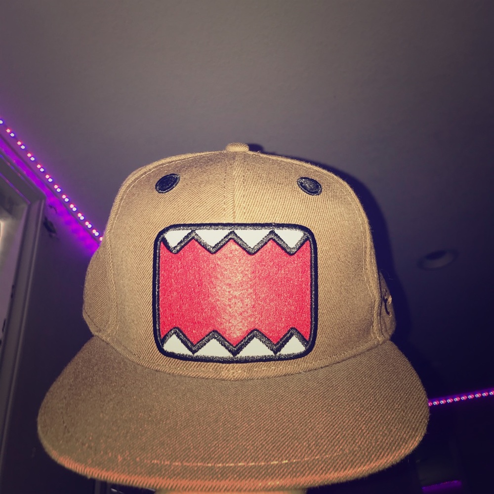 Domo snap back hat